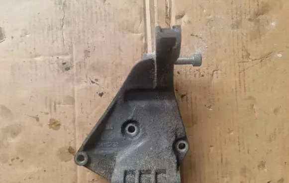 Iveco Daily 35 - 40.10 Engine mounting bracket