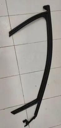 Peugeot 5008 II Rubber seal front door (on door) 