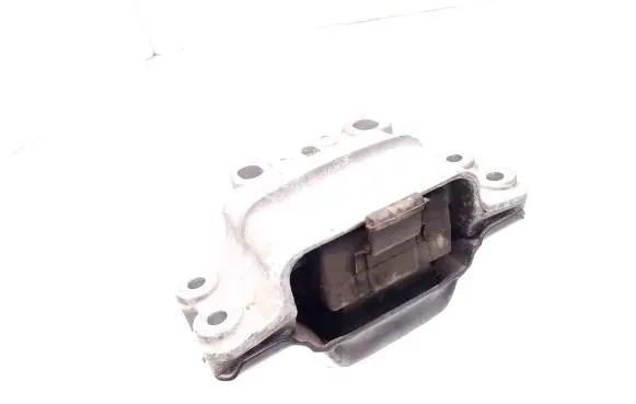 Volkswagen Tiguan Engine mount bracket 5N0199555K