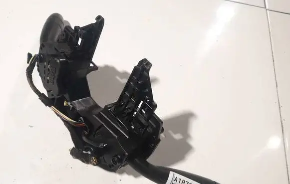 Wiper turn signal indicator stalk/switch