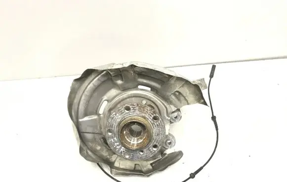 BMW 5 F10 F11 Rear wheel hub 6796100