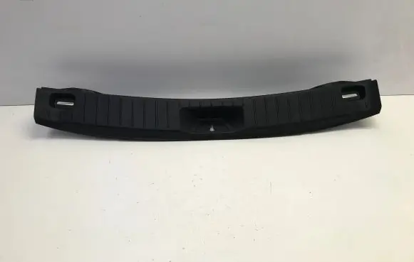 Trunk/boot sill cover protection