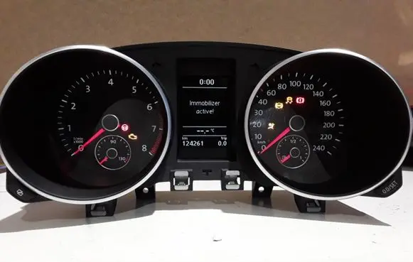 Volkswagen Golf VI Speedometer (instrument cluster) 5K0920870D