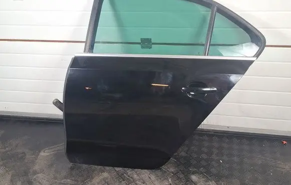 Volkswagen Jetta VI Rear door