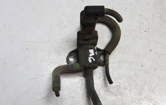 Citroen C4 II Picasso Turbo solenoid valve 9688124580