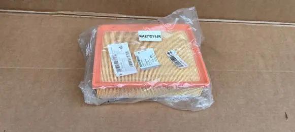 Opel Vivaro Air filter 95527585