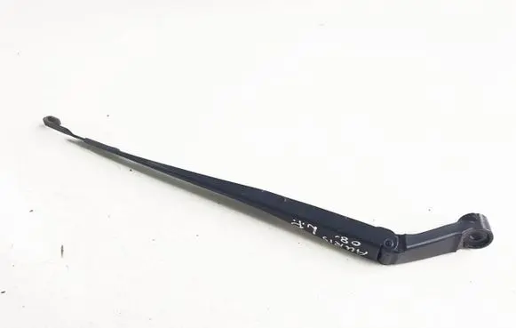 Toyota Auris 150 Front wiper blade arm