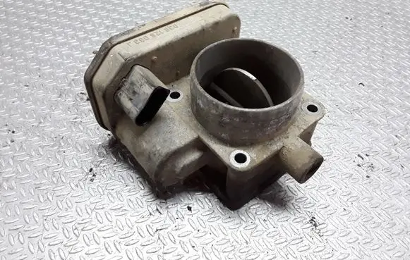 Volkswagen Polo Throttle valve 038128063J