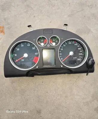 Speedometer (instrument cluster)