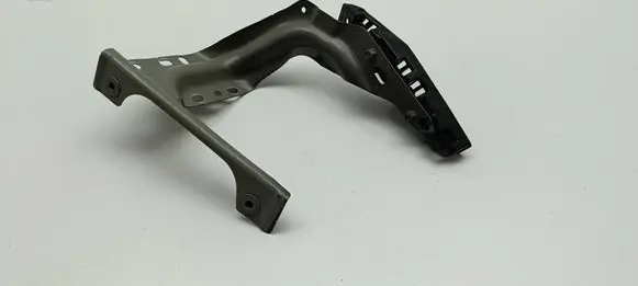 Volkswagen Tiguan Fender mounting bracket 5NA80749A 5NA821135B