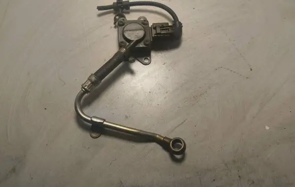 BMW 1 E82 E88 Exhaust gas pressure sensor 7808013 8N27