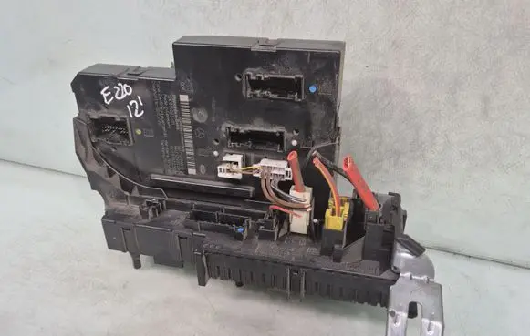 Mercedes-Benz E W212 SAM control unit 2129001306
