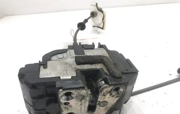 Nissan Qashqai Front door lock