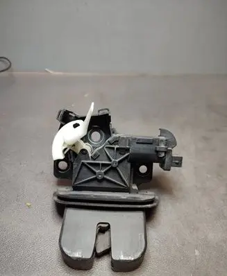 Tailgate/trunk/boot lock/catch/latch