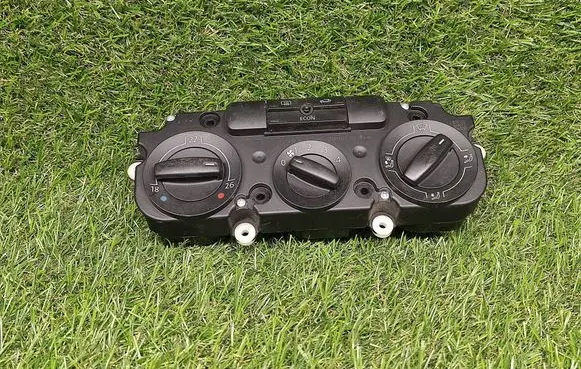 Volkswagen Golf Plus Climate control unit 1K0820047DF 5HB00871950