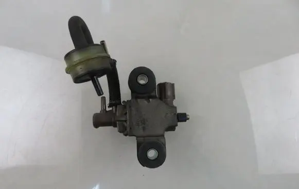 Toyota Corolla E120 E130 Vacuum valve 1307000670 2581927020