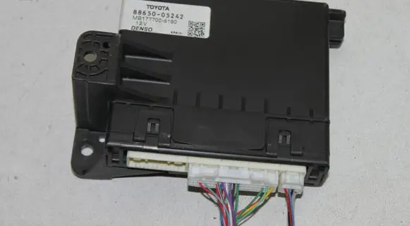 Toyota Avensis T270 Climate control unit 8865005242