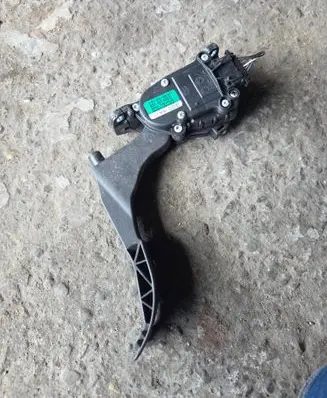 Volkswagen Polo IV 9N3 Accelerator throttle pedal 6PV00849601 6Q1721503C