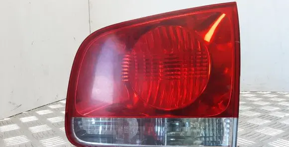 Tailgate rear/tail lights