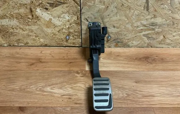 Volvo V50 Accelerator throttle pedal 31290028 6PV00864148