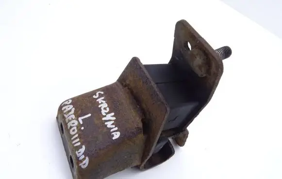 Mitsubishi Pajero Gearbox mount MR198013