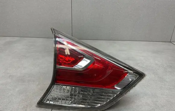 Nissan X-Trail T32 Tailgate rear/tail lights 