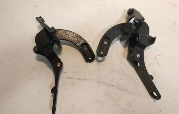 Volvo V70 Tailgate/trunk/boot hinge 8843158