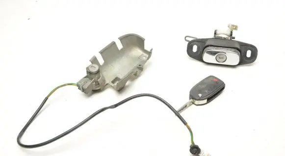 Volvo S40, V40 Front door lock (next to the handle) 