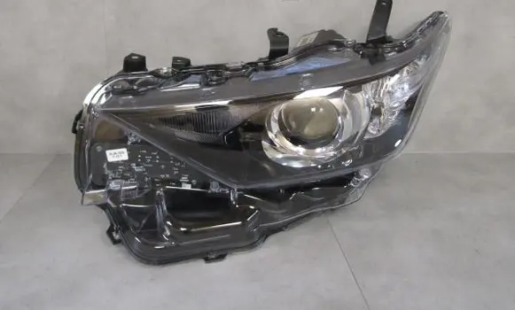 Toyota Auris E180 Headlight/headlamp 8115002K30