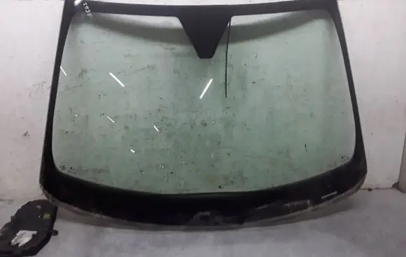 Volvo V50 Front windscreen/windshield window 