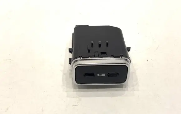 Mercedes-Benz GLE W167 USB socket connector A1678205201