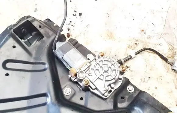 Audi A6 S6 C4 4A Front door window regulator motor 