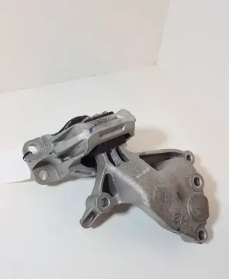 Nissan Qashqai J12 Engine mount bracket 112326UB0A
