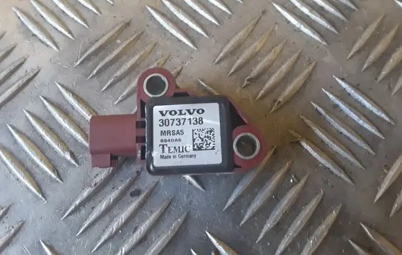 Volvo V50 Airbag deployment crash/impact sensor 30737138 MRSA58840A6