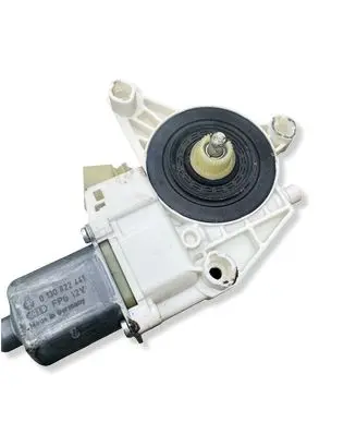 Mercedes-Benz C W204 Front door window regulator motor A2048200142 971133100 2048200142