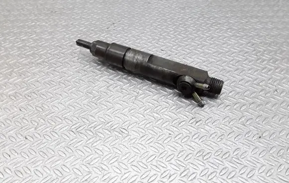 Audi A6 S6 C4 4A Fuel injector 046130201F