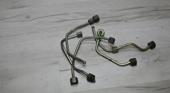 Peugeot 2008 I Fuel injector supply line/pipe 
