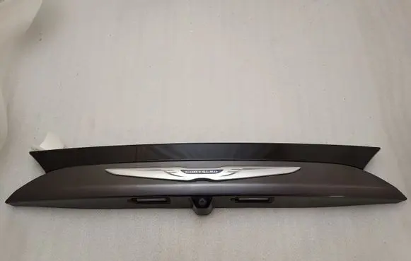 Chrysler Pacifica Tailgate/trunk spoiler 5RL88LAUAF 5RL88TRMA