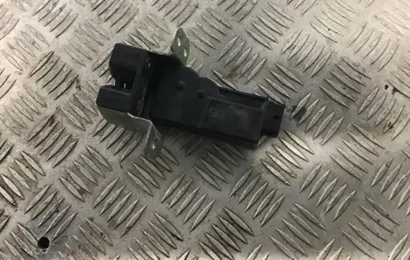 Chevrolet Captiva Tailgate glass/window release handle 