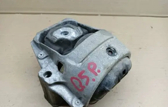 Engine mount bracket