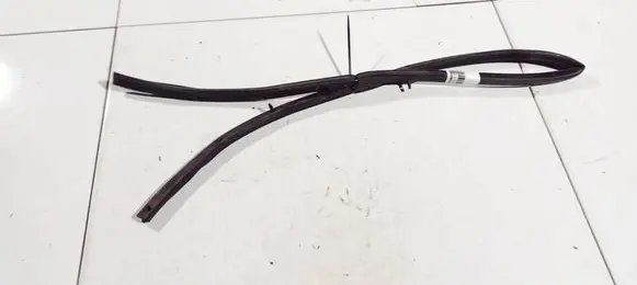 Nissan Primera Rubber seal front coupe door 