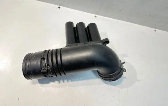 Volkswagen Golf Sportsvan Turbo air intake inlet pipe/hose 04E129651C