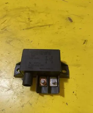 Mercedes-Benz E W211 Charging relay A0025426419 0025426419