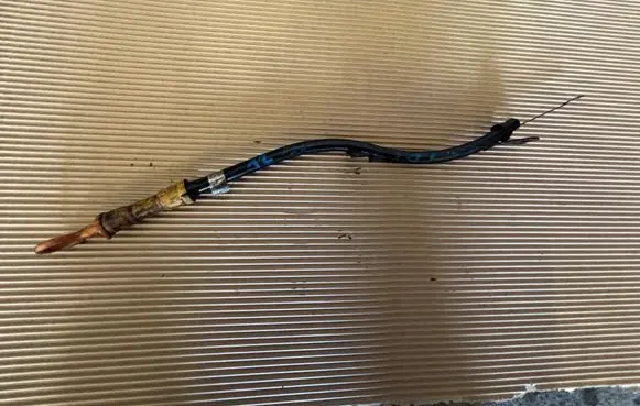 Volkswagen Polo IV 9N3 Oil level dip stick 045115629C