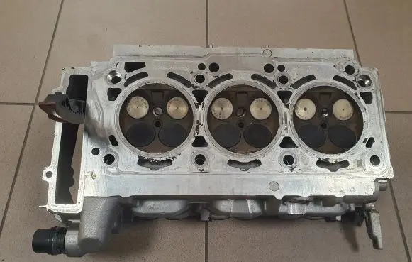Mercedes-Benz C W205 Engine head R2760162300