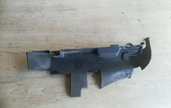 Audi A4 S4 B5 8D Intercooler air guide/duct channel 8D0121283
