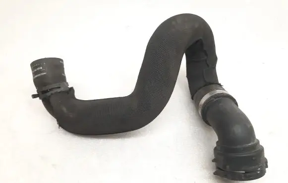 Porsche Macan (95B) Engine coolant pipe/hose 95B122101B