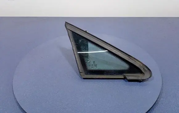Volkswagen Golf Sportsvan Front door vent window glass four-door 