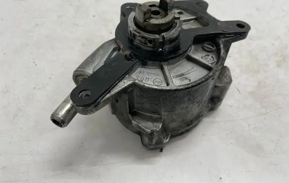 Mercedes-Benz E W211 Vacuum pump A6422300165