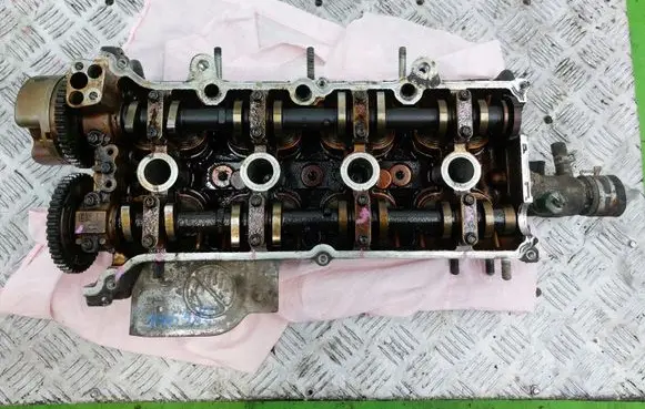 Suzuki Liana Engine head